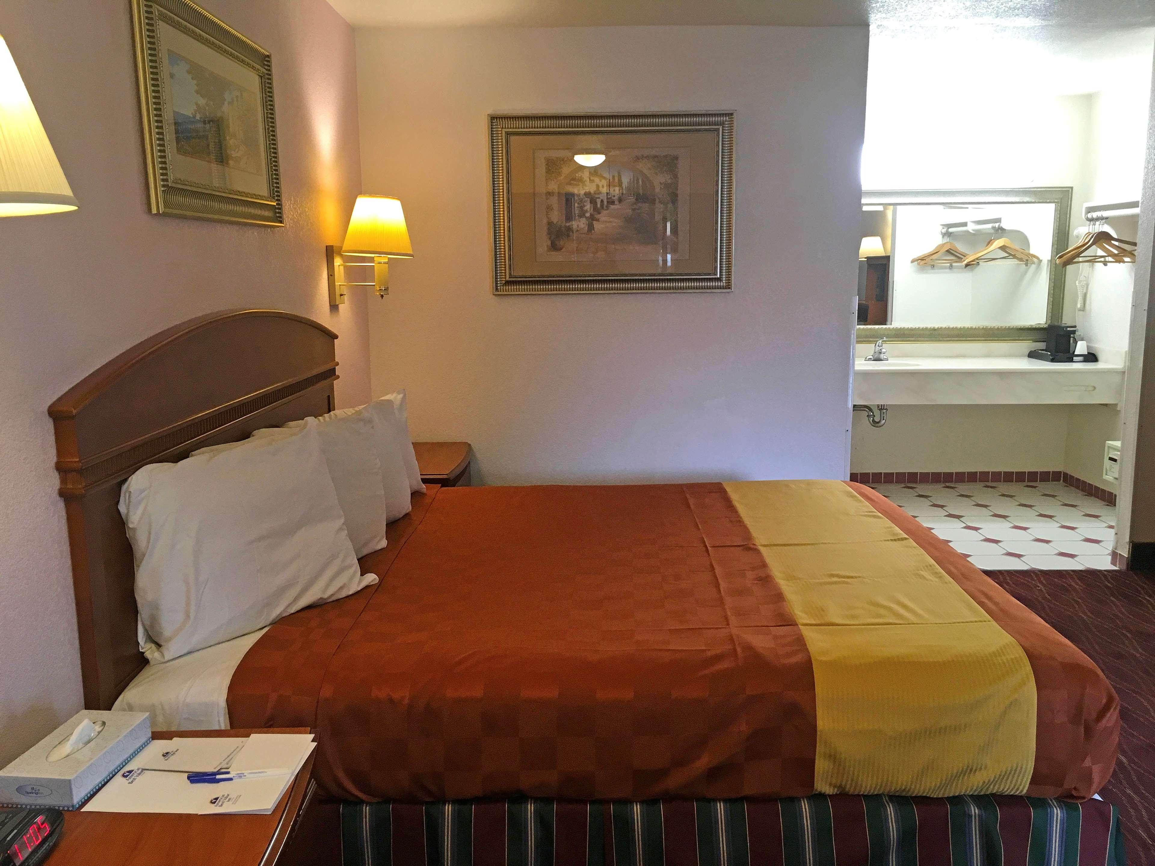 Ibis Styles Lisieux Normandie Exterior photo
