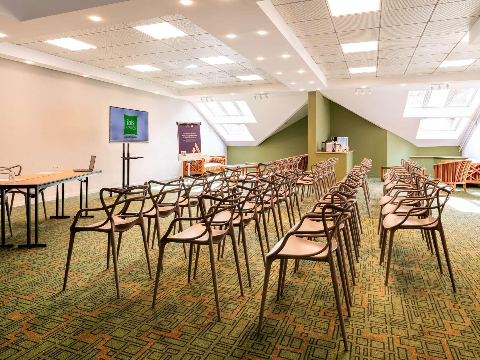 Ibis Styles Lisieux Normandie Exterior photo